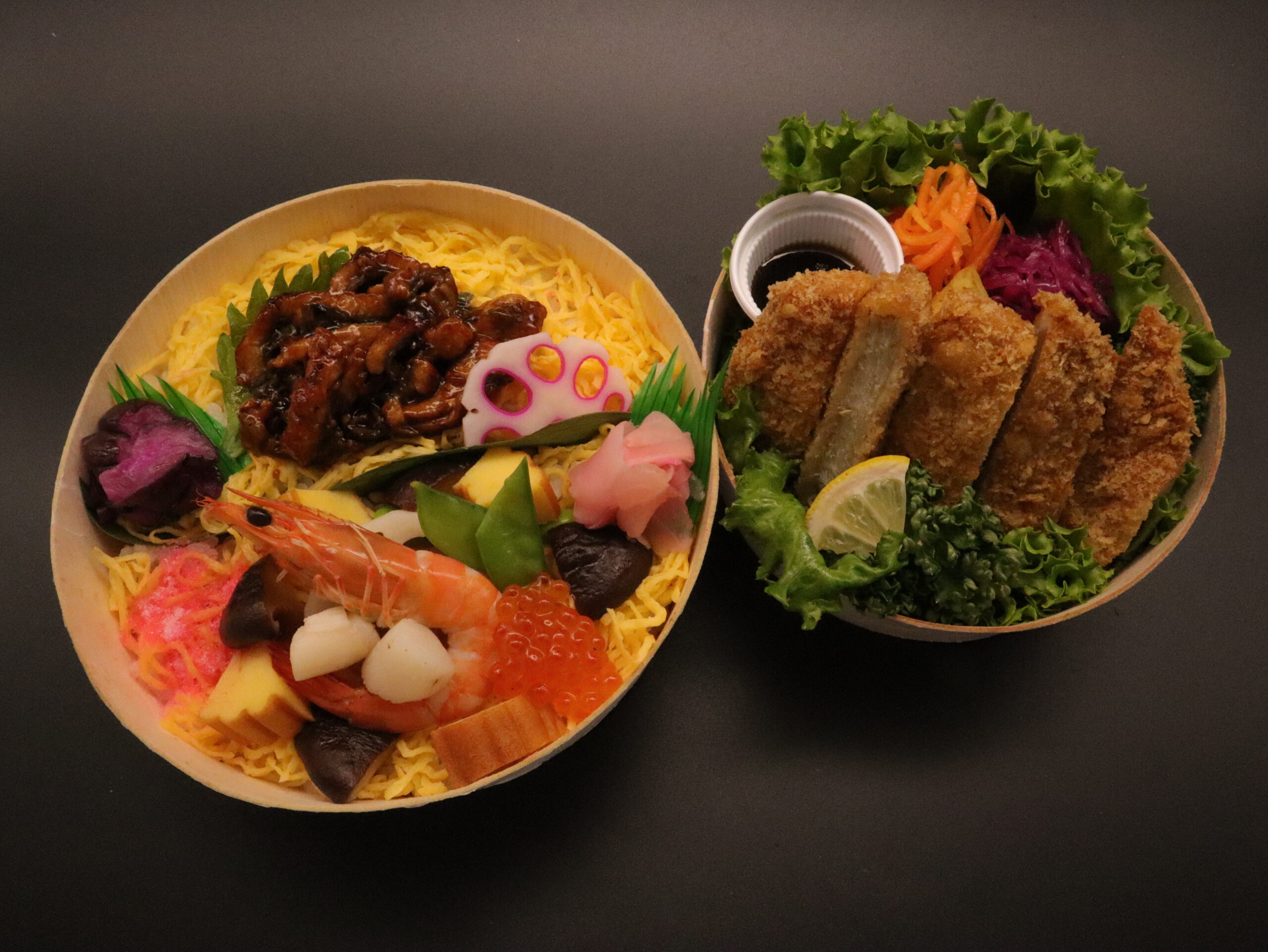 826　彩り京わっぱ二段弁当(海鮮ちらし寿司と鰻ひつまぶしと京風たれかつ)